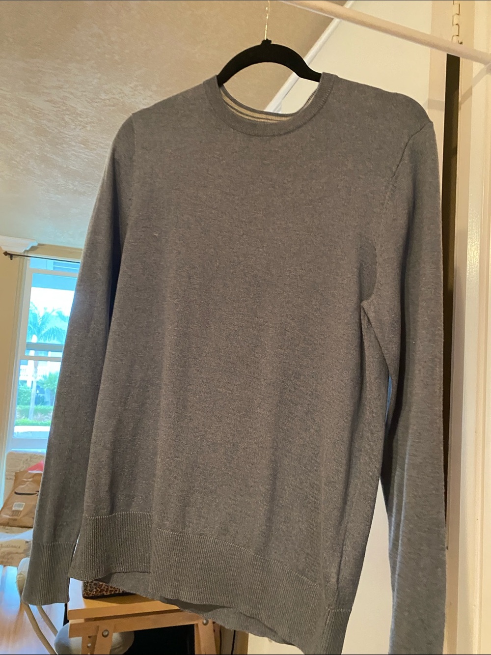 Old Navy Crewneck Sweater in Gray size Small